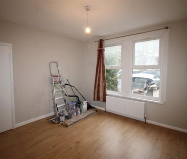 Roberts Road, High Wycombe - Photo 2