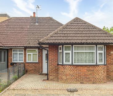 Smallmead, Horley, RH6 - Photo 5