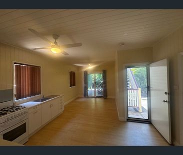 16a Brassey Street, Fairfield, Qld 4103 - Photo 3