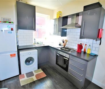 3 bedroom Flat To Let Total Size: 872 SQ FT - Photo 2