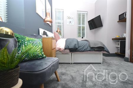 1 bedroom in a house share to rent - Photo 2