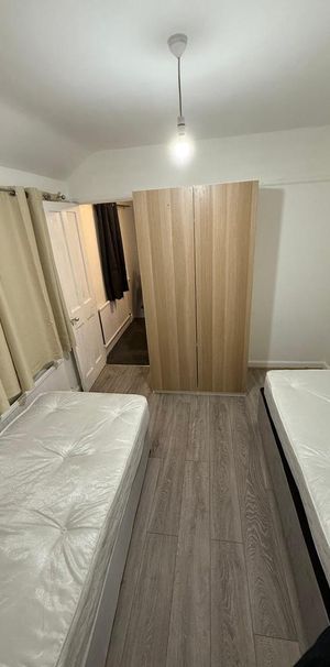 1 bedroom in a house share to rent - Photo 1