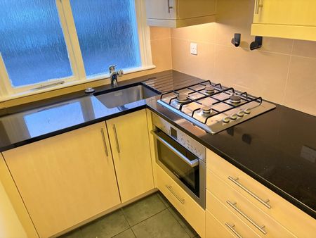 Studio Flat, Very Near Ealing Broadway Central Ar, W5 - Photo 5