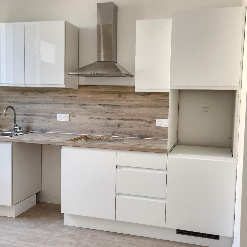 Location Appartement 3 pièces 50m² FOS SUR MER 13270 - Photo 1