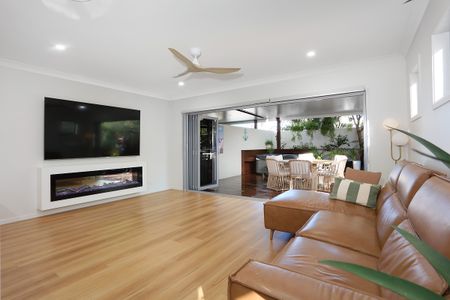 2/14 Mallard Avenue, Paradise Point QLD 4216 - Townhouse For Rent | Domain - Photo 5