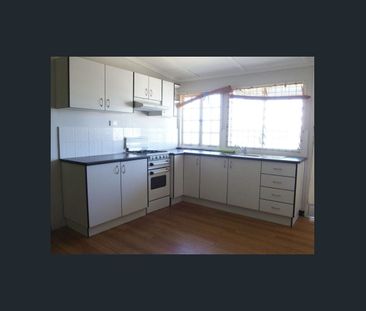 Charming 1-Bedroom Apartment in Greenslopes - Photo 2