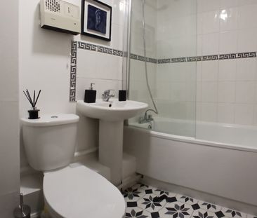 ONE BEDROOM FLAT TO LET IN PRIME LOCATION MAIDENHEAD, BERKSHIRE - Photo 5