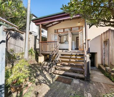 Generous Single Storey 3 Bedroom Home in a Walk-to Everywhere Lifes... - Photo 2