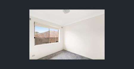 BRIGHT & SPACIOUS! - Photo 3