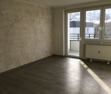 Jetzt oder nie! Schön renovierte 3-Zimmer-Wohnung mit Balkon - Photo 1