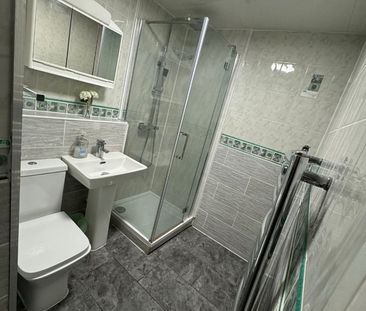 Room in a Shared House, Hoskins Close, E16 - Photo 5