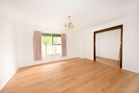 Family home of comfort and prime location! - Photo 2