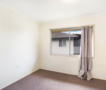 WYNNUM WEST HIGHSET! - Photo 4