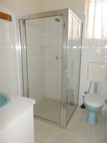 2 bedroom unit close to Casuarina - Photo 2