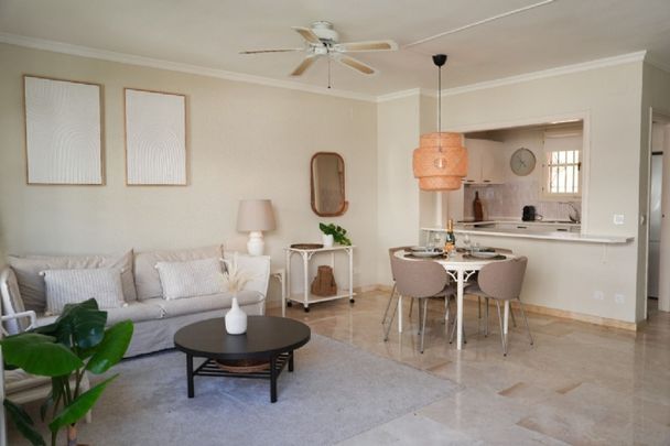 2 Bedroom Apartment For Rent in Estepona, Málaga - Photo 1