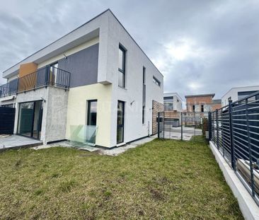 Vila 3 dormitoare, 2 bai, nemobilata, curte proprie, Comp... - Fotografie 2