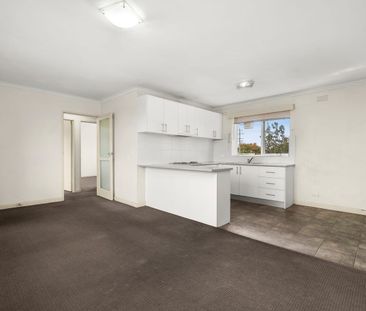 Comfortable Living in a Prime Location - Photo 3