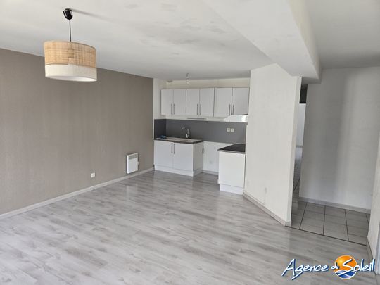 Location Appartement 4 pièces 99m² BIZE MINERVOIS 11120 - Photo 1