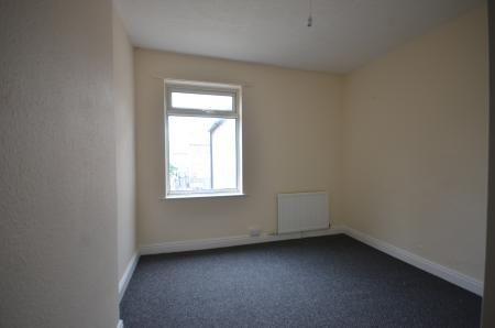 3 bedroom Terraced House To Let - Photo 3