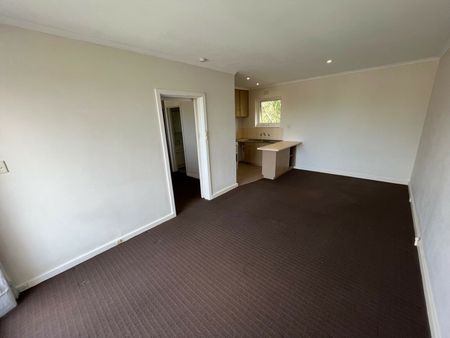 Top-Floor Malvern Apartment with Leafy Outlook Opposite Malvern Gardens - Photo 5