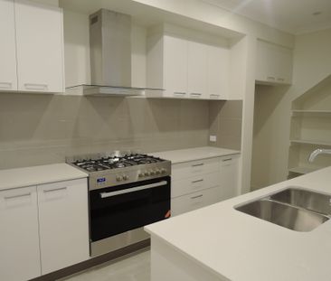2/8 Lawford Street, BOX HILL NORTH - Photo 5