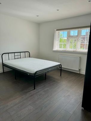 Room in a Shared Flat, Daffodil Street, W12 - Photo 1
