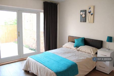 1 bedroom in a house share to rent - Photo 4