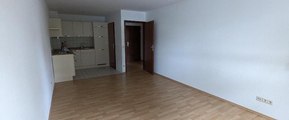 Charmante 2-Raum-Wohnung - frisch gestrichen & mit Einbauküche (EBK) - Photo 1