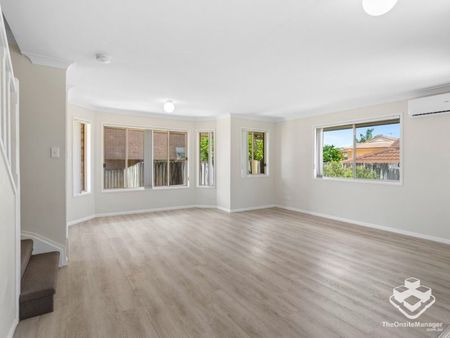 3-Bedroom Townhouse with Double Lock-Up Garage - Photo 2