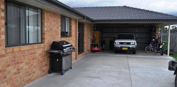 Family Home in Quiet Thurgoona Location - Photo 2