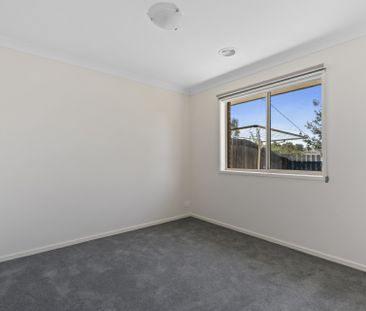 Modern Three Bedroom Townhouse in Central Location - Photo 3
