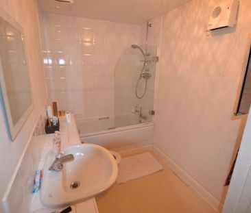 2 Bedroom top floor flat on Pownall Road - Photo 4