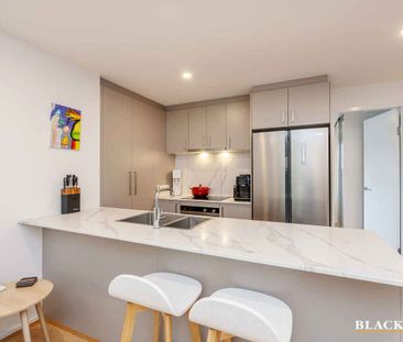 CHIC LUXURY AWAITS OPPOSITE JAMISON PLAZA - Photo 4