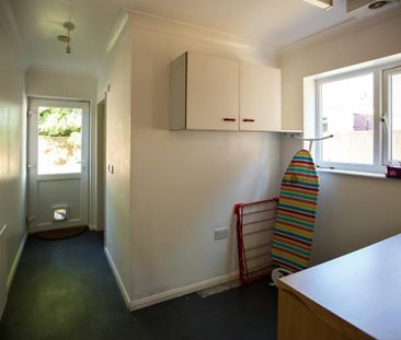 5 bedroom semi-detached house to rent - Photo 4