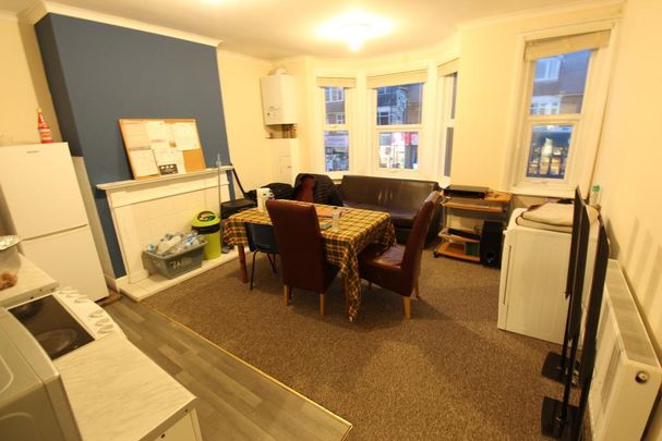 3 bedroom flat to rent - Photo 1