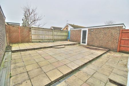 Gainsborough Crescent, Eastbourne, BN23 7NL - Photo 2