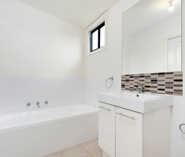 2/7 Mutual Road, Balwyn North VIC 3104 - Townhouse For Rent | Domain - Photo 1