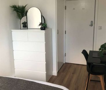 Victoria Park Square Room 1 - Photo 4