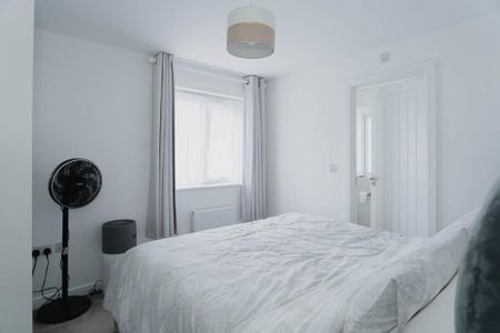 3 bedroom semi-detached house to rent - Photo 4