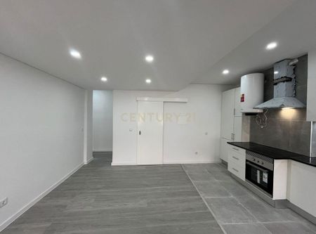 Falagueira-venda Nova, Lisbon - Photo 3