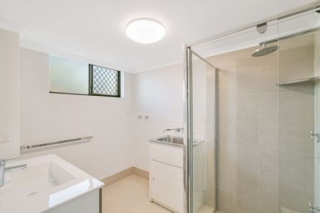 RENOVATED GROUND FLOOR APARTMENT - CLOSE TO KINGSCLIFF BEACH - Photo 5