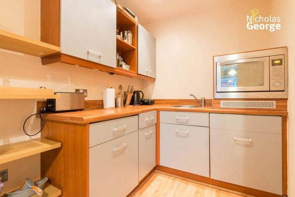 Studio to rent - Photo 1