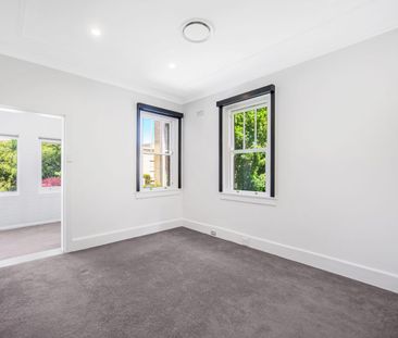 Character Filled Residence In The Heart Of Mosman - Photo 2