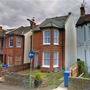 1 bedroom in a house share to rent - Photo 3