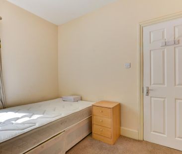 6 bedroom house to rent - Photo 4