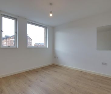 Barge Arm East, The Docks, Gloucester - Photo 4