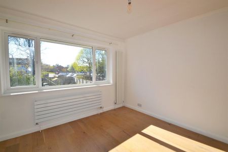 4 bedroom semi-detached house to rent - Photo 3