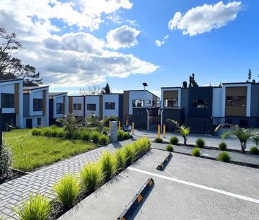 2 Bedrooms + STUDY! - Photo 5