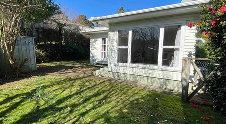 Your Dream Home with Beautiful Gardens! - Photo 4