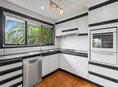 Lovely family home - Photo 2